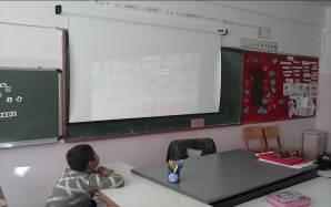 Στη συνέχεια ακολούθησε καταιγισμός ιδεών σχετικά με τις πρώτες εντυπώσεις, τα συναισθήματα και τις επιθυμίες των μαθητών αναφορικά με το περιεχόμενο του