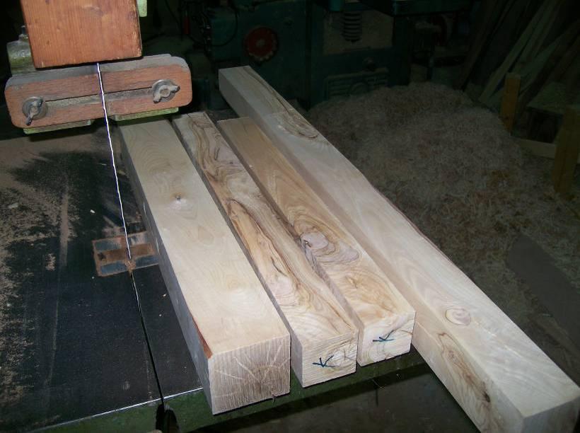 5.2.2. Κατασκευή τορνευτών Το ξύλο της ελιάς είναι ήδη γνωστό, ότι κυρίως χρησιμοποιείται για την παραγωγή διακοσμητικών και χρηστικών μικροαντικειμένων, τα οποία είναι προϊόντα λεπτοξυλουργικής και