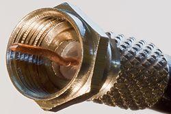 Conector F [5] Conector BNC- are o impedanta caracteristica de 50Ω si o banda utila intre 0 si 4