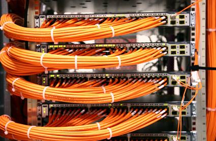 Οπτική τεχνολογία στα κέντρα δεδοµένων I Active optical cables (AOC):