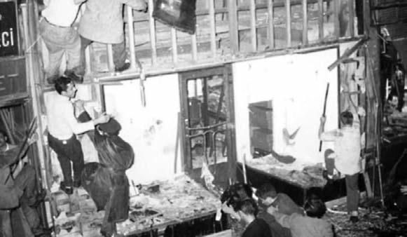 Η οικονομική κατάσταση στην Τουρκία δεν ήταν ανθηρή, ενώ ο εθνικιστικός πυρετός ανέβαινε, καθώς οι Ελληνοκύπριοι διεκδικούσαν την ένωση της μεγαλονήσου με την Ελλάδα.