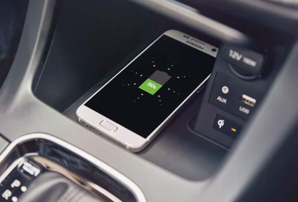 τηλέφωνό σας καθώς και μια εργονομικά τοποθετημένη κεντρική οθόνη πολυμέσων και πλοήγησης με Apple CarPlay και Android Auto.