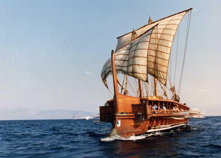 ΣΥΝΤΟΜΗ ΙΣΤΟΡΙΚΗ ΑΝΑΔΡΟΜΗ Ελληνική Αρχαιότητα: Ηρόδοτος, Πυθέας: ωκεανογραφική γνώση με βάση τα θαλασσια ταξίδια (τοπογραφική παρατήρηση, μετεωρολογικά φαινόμενα, παλίρροιες κλπ) Εμπεδοκλής,