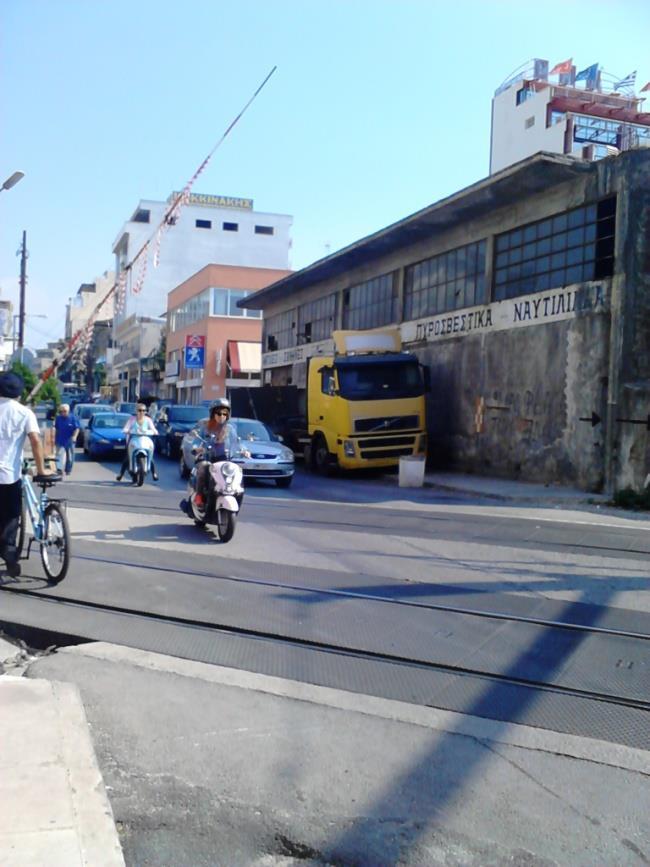 χρήση του σε σύγκριση με τα άλλα μέσα, οδηγεί σε αραιά προγραμματισμένα δρομολόγια (15 20 min/συρμό).