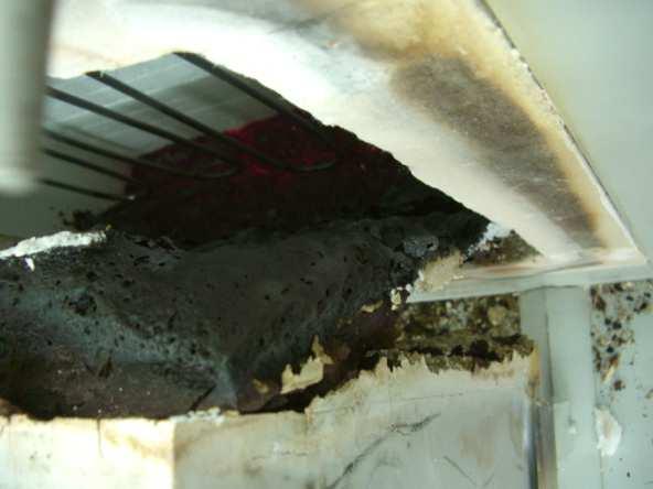 κινήθηκε µια πολύ ιξώδης µάζα προς τον πυθµένα του πρότυπου φούρνου όπου βρέθηκε µερικώς συσσωρευµένο µετά το τέλος της δοκιµής (Εικόνα 6.