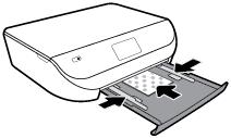 Σύρετε τους οδηγούς πλάτους χαρτιού σταθερά μέχρι να εφαρμόσουν στις άκρες του φωτογραφικού χαρτιού. 4. Σπρώξτε το δίσκο χαρτιού μέσα στον εκτυπωτή και κλείστε τη θύρα του δίσκου χαρτιού. 5.