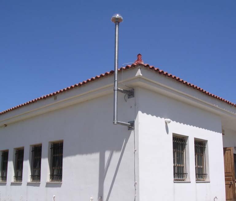 Ο έλεγχος μετακίνησης μόνιμων σταθμών GNSS εγκατεστημένων πάνω σε τοίχο κτιρίου με τη χρήση δεκτών GNSS και η αξιολόγηση της χρήσης τους γι αυτόν τον σκοπό.
