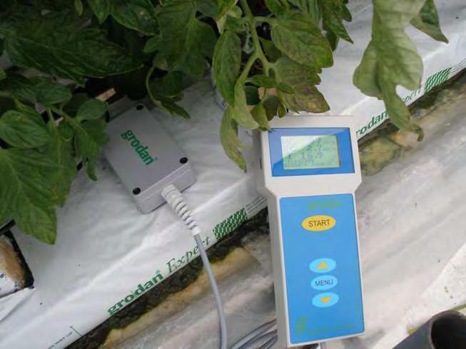 Εικόνα 69 Το Water Content Meter (WCM-Control) της Grodan Αξιολόγηση επιλογών (ως προς θέση στο υπόστρωμα και χρόνο μέτρησης) σχετικά με την τοποθέτηση