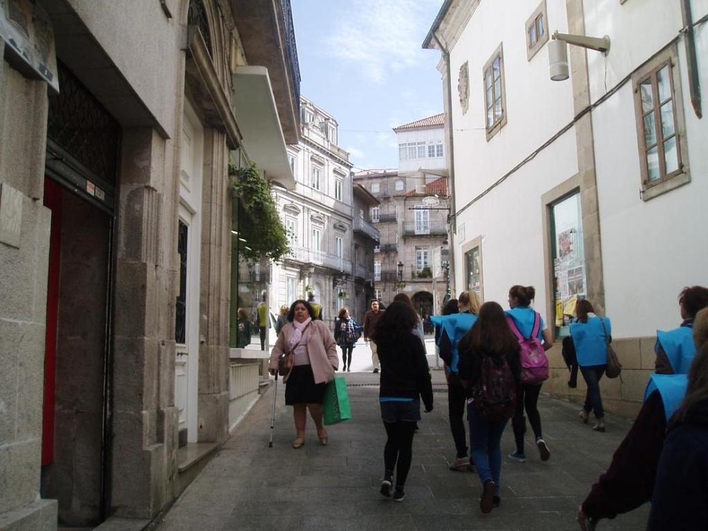 Το απόγευμα, παίξαμε ζνα παιχνίδι που λεγόταν Tourist rally. Χωριςτικαμε ςε ομάδεσ.