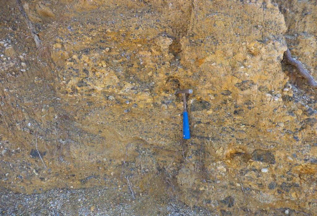 3.1.6 Θέση 5 Δείγματα (2) : Σ-silica Α/Β / 010415 Βρίσκεται κοντά στη είσοδο του παλιού ηφαιστείου προς το τέλος του χειμάρρου 50 με 100 m της θέσης 4.