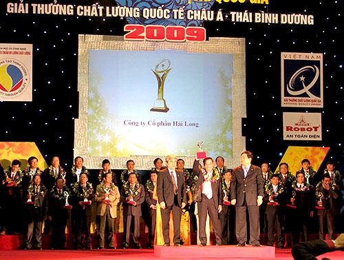 336 1. Tổ chức, doanh nghiệp đạt Giải Vàng Chất lượng Quốc gia được đề cử tham dự các giải thưởng chất lượng khu vực và quốc tế. 2.