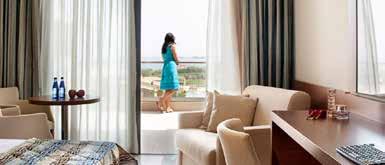 Το Apollonion Resort and Spa προσφέρει πλήρως εξοπλισμένα δωμάτια με διακόσμηση υψηλών προδιαγραφών, δορυφορική τηλεόραση, κλιματισμό και ιδιωτικό μπάνιο με ανέσεις.