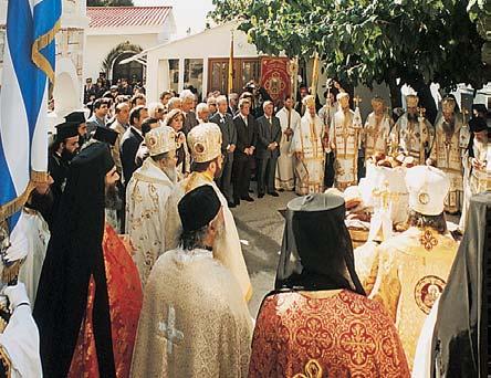 Ιδιαιτέρα δὲ αἴσθησι προεκάλεσε ἡ ἄψογος καὶ ἐντυπωσιακὴ ἀπόδοσις τῶν ὕμνων τῶν τιμωμένων Αγίων ἀπὸ τὸν καλὰ προετοιμασμένο καὶ ἀ- σκημένο Βυζαντινὸ Χορὸ τῶν Αγιοκυπριανιτῶν.