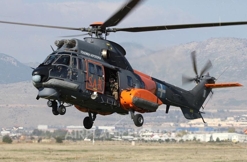 Εικόνα 16: AS-332 Super Puma Πηγή: http://www.airplane-pictures.net 9.5.2.6 AB-205 (SAR) Έχει ως κύρια βάση την 112ΠΜ και υπάγεται στην 358 Μοίρα Έρευνας Διάσωσης (358 ΜΕΔ). Χρησιμοποιείται από την Π.
