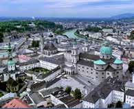 Στην περιοχή του λόφου του Πύργου, μπορεί κανείς να επισκεφτεί εκτός από το Ανάκτορο των Αψβούργων, το Μουσείο Ιστορίας της Βουδαπέστης, την κρήνη του Ματθία, το Θέατρο του Πύργου, το Ανάκτορο Σάντορ