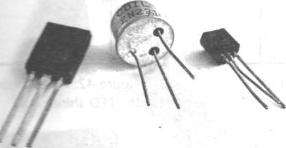 (NOVEMBER 2012) TEGNOLOGIE 15 5.2 Lees die volgende gedeelte en beantwoord die vrae wat volg. VRAAG 6 Mnr. Bumnandi het ŉ vistenk met ŉ lig wat geïnstalleer is om die water warm te hou.