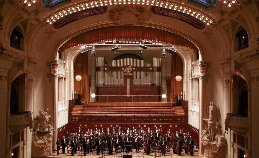 Συναυλία της ΚΟΘ στο Smetana Hall τησ Πράγασ Ιδιαίτερα μεγάλη επιτυχία σημείωσε η συναυλία της Κρατικής Ορχήστρας Θεσσαλονίκης, υπό τη διεύθυνση του Καλλιτεχνικού Διευθυντή της Μύρωνα Μιχαηλίδη, που