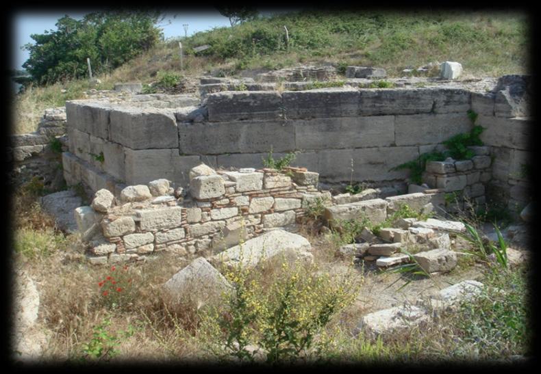 Βρίσκεται νότιο-ανατολικά