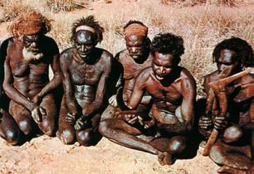 προέρχονται από επιμιξίες της κίτρινης και της μαύρης φυλής και έχουν τα δικά τους πολιτιστικά στοιχεία. Έχετε ακούσει ότι στην Αυστραλία ζουν πάρα πολλοί Έλληνες μετανάστες.