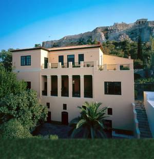 εγκαίνια έγιναν στις 3 Μαΐου 1837 με την παρουσία του βασιλέα Όθωνα, των Αρχών και πλήθους λαού Στεγάστηκε για