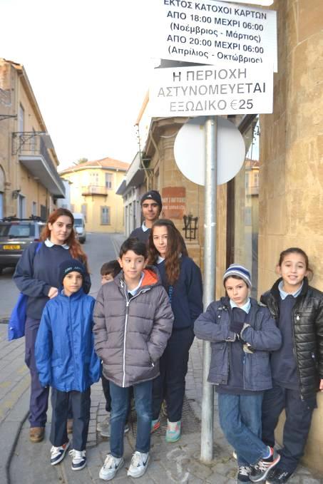 Οι Νέοι Ακρίτες περπάτησαν λοιπόν για δύο σχεδόν ώρες και άκουσαν πολλά και διάφορα για τα παλιά χρόνια αλλά και για τα πιο πρόσφατα Πάνε γύρω στα σαράντα χρόνια από τότε που δύο σημαντικοί ηγέτες