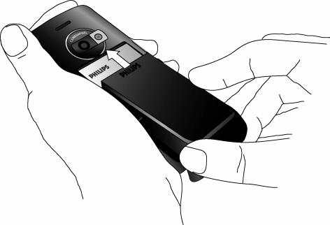 Îndepărtaţi folia protectoare de pe ecran şi de pe obiectivul camerei înainte de a folosi telefonul. Pornirea telefonului Pentru a porni telefonul, ţineţi apăsată tasta ).