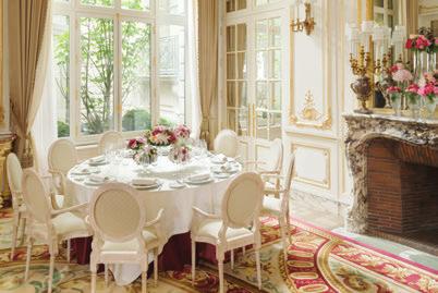 Ομαδικά Ταξίδια στην Ευρώπη RITZ PARIS ANGELINA CAFE ΠΑΡΙΣΙ - DISNEYLAND 1η μέρα: Αθήνα - Παρίσι Συγκέντρωση στο αεροδρόμιο και πτήση για τη γαλλική πρωτεύουσα, το Παρίσι με την AEGEAN.