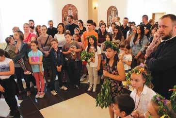 Јована и подршку братства нашег храма, а у организацији младеновачких вероучитеља, изложба је отворена након вечерњег богослужења на Врбицу.