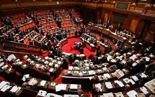 Actividade 16. Elabora un esquema no que se expliquen os tres poderes do estado Actividade 17. Argumenta por que é necesario manter a separación dos tres poderes. OS TIPOS DE ESTADO.