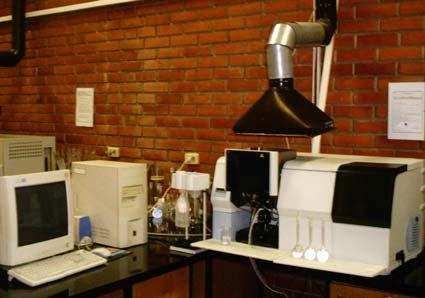 LABORATORIJA ZA HEMIJSKA ISPITIVANJA OBLAST: Hemijska ispitivanja prirodnih i sinteti~kih materijala (geolo{kih, tehnolo{kih, metalur{kih i drugih tehni~kih grana) i to: neorganskih materijala,