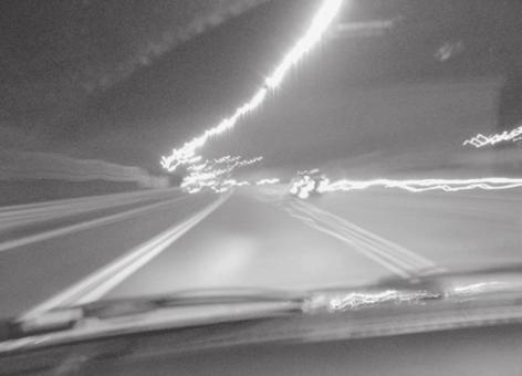 K Bazele eoriei relaiiãþii resrânse Ce s-ar înâmpla daã aº ãlãori odaã u unda de luminã la ieza aeseia? Dar daã ar rebui sã alergi dupã o razã de luminã? Sau daã ai ãlãori pe un fasiul de luminã?