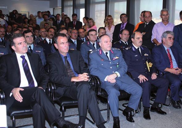 Στην τελετή παρέστησαν ο Γενικός Γραμματέας Δημόσιας Τάξης του Υπουργείου Εσωτερικών πρέσβης κ. Κωνσταντίνος Μπίτσιος, και ο Γενικός Γραμματέας Πολιτικής Προστασίας κ. Μαργαρίτης Μουζάς.
