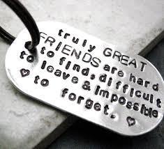 Φιλία είναι να τα παρατάς όλα για να τρέχεις να βοηθήσεις το φίλο σου!