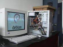 2.3. Υλικό (Hardware) Ο προσωπικός υπολογιστής είναι ένας ηλεκτρονικός υπολογιστής με αυτόνομη μονάδα επεξεργασίας, οθόνη και πληκτρολόγιο που χρησιμοποιείται συνήθως