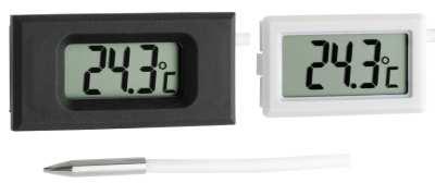 do 70 C Točnost: ±1 C Razlučivost: 0,1 C Dimenzije: 69 x 58 X 34 mm Sonda: duljina kabela s vanjskom sondom 1,5 m, za vješanje ili postavljanje, bijela boja, uklj. CR2032 dugmasta baterija.