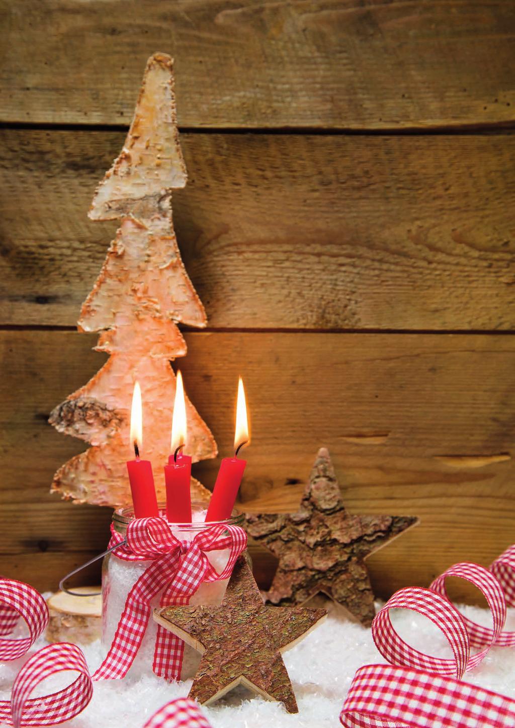 Sviečka svetlo života a nádeje, symbol Vianoc, očista a mágia Začiatok adventu symbolicky pripomína prvá sviečka na adventnom venci.