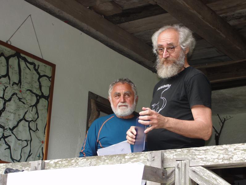 številne trekinge v Himalajo in na druge kontinente in se veselil srečevanja in debat s tamkajšnjimi prebivalci.
