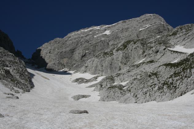 Turni klub Gora sobota, 17. maj 2014 Križ (2410 m) Tradicionalni turni smuk Vzpon bomo začeli ob 5. uri na parkirišču pred Aljaţevim domom v Vratih.