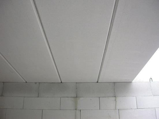 Stropna in strešna konstrukcija Enostavna in hitra vgradnja s Strešne in stropne plošče Za gradnjo stropnih