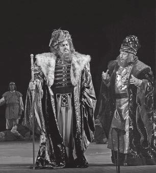 II vicleșugul lor au fost scos din domnie ș-au învăţatu cu taină într-o zi lefecii săi, pe carii au avut streini, de i-au supus în curte cea domnească, în Iași.
