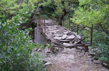Είδαν λοιπόν πως το μήκος ήταν 12 μ. και το πλάτος 2 μ. και ήθελε 90 σανίδια.