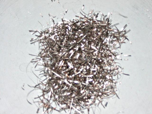 șarjă) prin topire în arc electric în inductie sau tri-arc cu posibilitatea de creștere de monocristale prin metoda Czochralski (viteze variabile de tragere 0.02-8 mm/ oră).