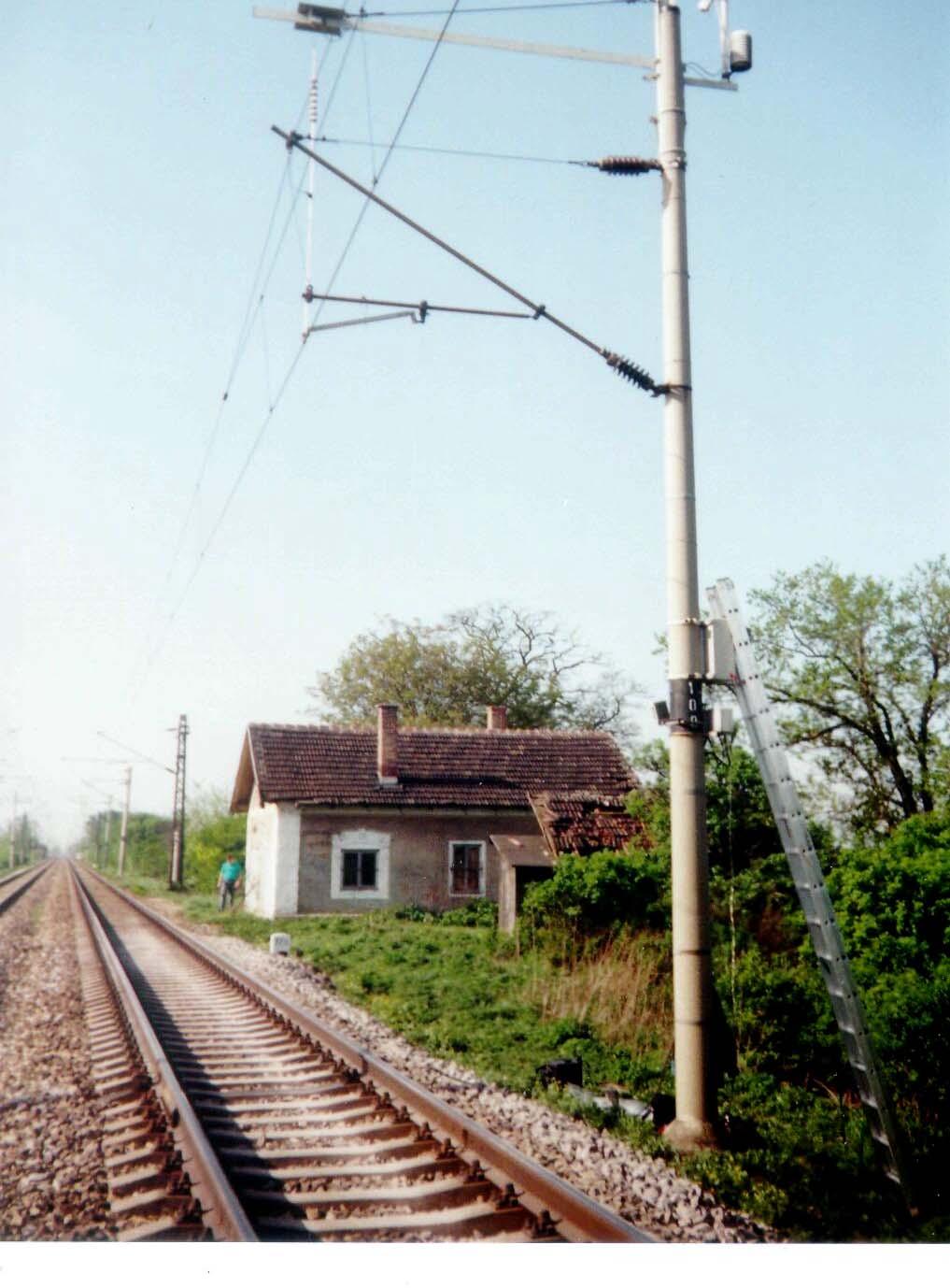 Hodnota protivetra ( HDW ) sa počíta z rýchlosti ( WS ), smeru vetra ( WD ) a azimutu trate ( α ) podľa vzorca : HDW = WS.