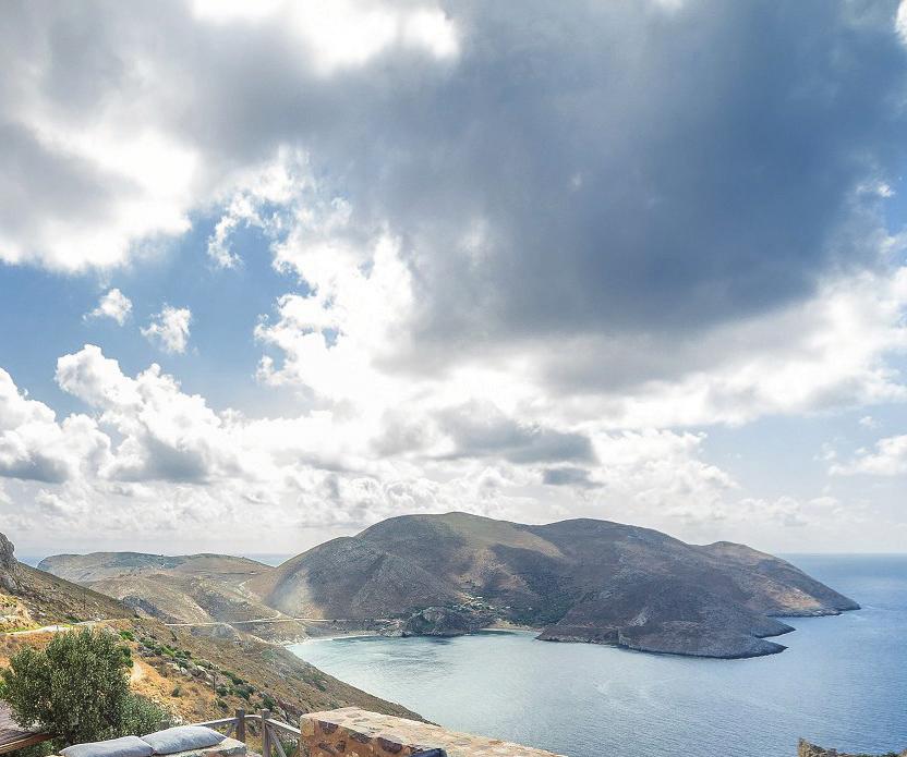 Καθώς θα το περπατάμε, θα νιώσουμε τη λάμψη της πολιτείας που είχε μια όψη μυθική, στολισμένη όπως ήταν με τα αριστουργηματικά γλυπτά του Δαμοφώντα.