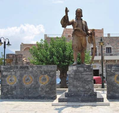 Το Kinsterna Hotel αποτελεί ένα βυζαντινό αρχοντικό που αποκαταστάθηκε με απόλυτο σεβασμό στην ιστορική του διαδρομή προκειμένου να αποτελέσει έναν ολοκληρωμένο οικισμό που θα περιλαμβάνει το