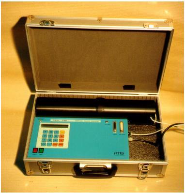 Slika 6: PRM 145 prenosni merilnik radona, aktivna tehnika merjenja 2.6.2 Canary merilec radona Digitalni merilec povprečne koncentracije radona je bil razvit na Norveškem, kjer se s problemom radona intenzivno srečujejo že desetletja.