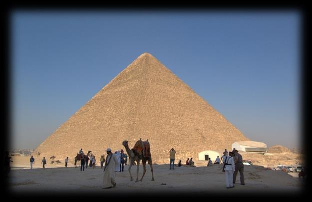 Египатске пирамиде, од којих су неке међу највећим грађевинама које је људска рука