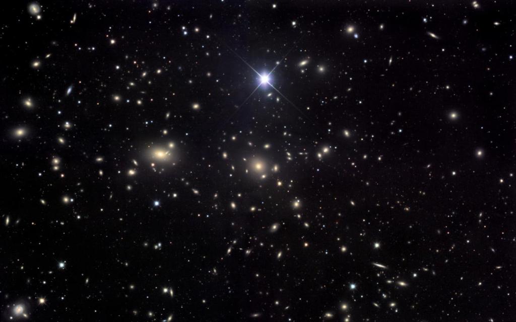 Lečaste galaksije - so po obliki in lastnostih med eliptičnimi in spiralnimi galaksijami. Imajo disk, a so brez spiralnih rokavov.