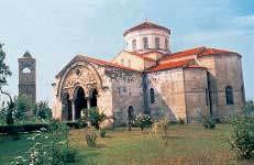3. Ο ναός της Αγίας Σοφίας στην Τραπεζούντα. Οι ιδρυτές του νέου κρατιδίου μετέφεραν εδώ τις μνήμες και το όνομα της Μεγάλης Εκκλησίας. 3.