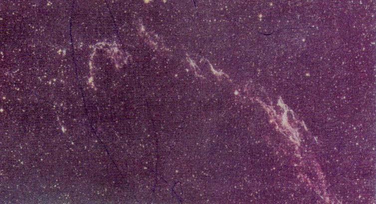 Fig. 7. Formimi i mjegullnajës si rezultat i shpërthimit të yllit super të ri në yjësinë e mjellmës, proces i shkaktuar para 50 000 viteve.